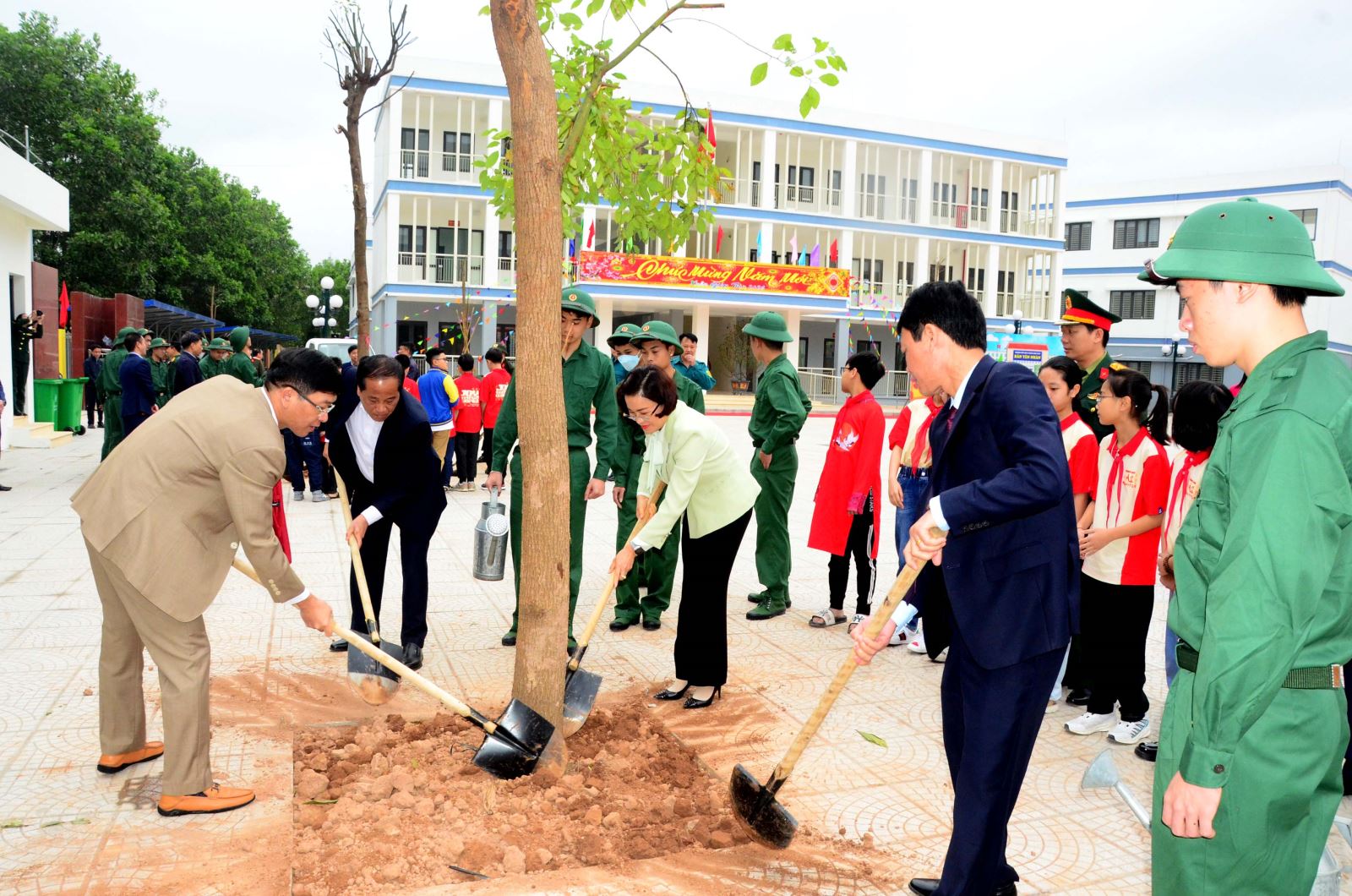 Thị xã Mỹ Hào tổ chức Lễ dâng hương tri ân các anh hùng, liệt sĩ trước thềm Tết Nguyên Đán 2024