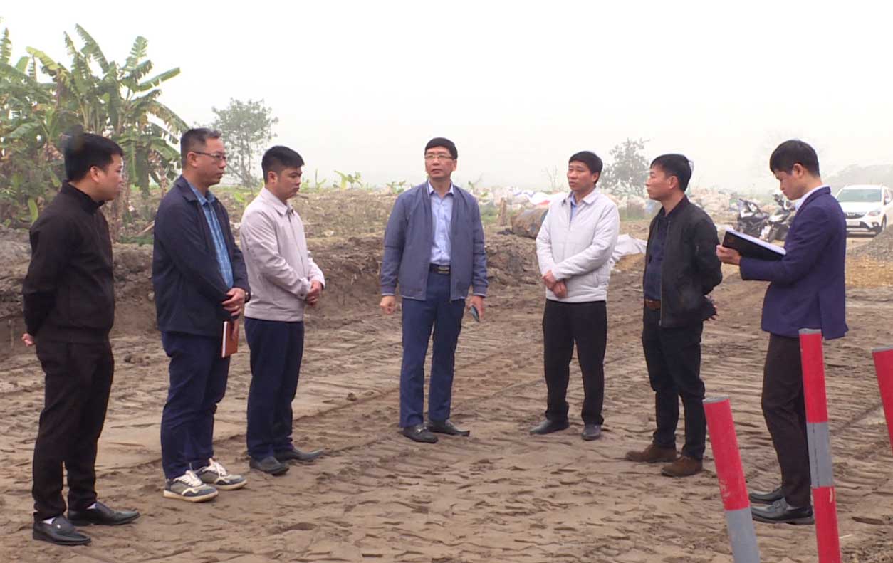 Đồng chí Chủ tịch UBND thị xã Mỹ Hào Lê Quang Hiến kiểm tra tiến độ các công trình, dự án đã ký hợp đồng thi công trên địa bàn thị xã