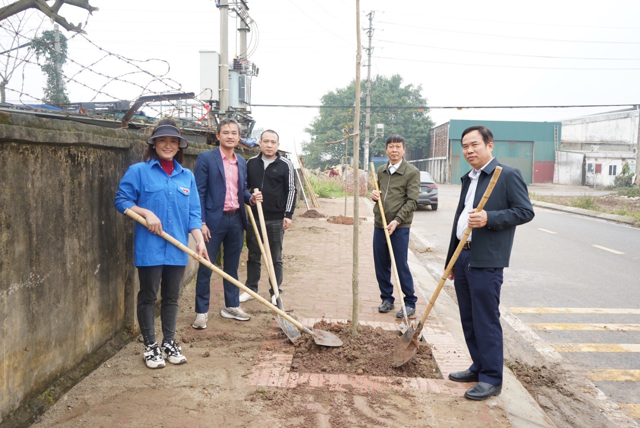 Đoàn Thanh niên NCSHCM xã Ngọc Lâm phối hợp với Công ty Cổ phần tập đoàn BMB triển khai xây dựng và khánh thành Công trình “Hàng cây Thanh niên” năm 2024